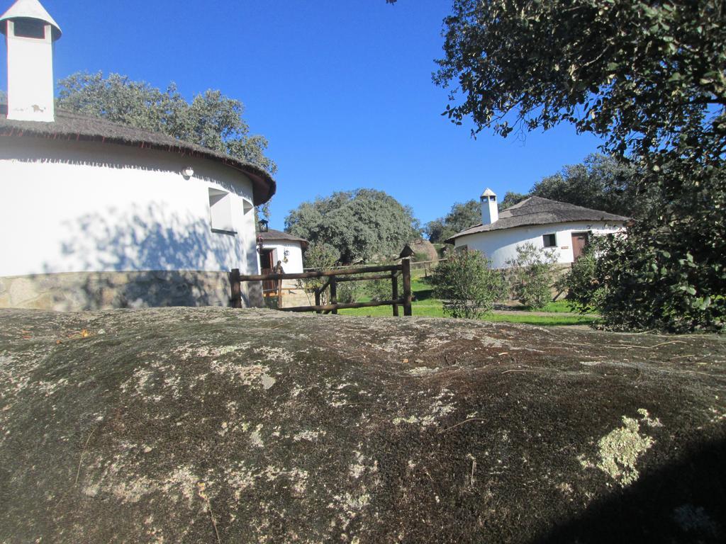 Chozos De La Dehesa Aparthotel La Roca de la Sierra Exterior foto