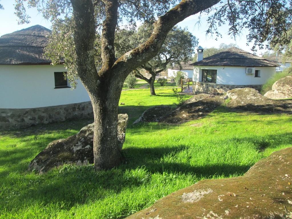Chozos De La Dehesa Aparthotel La Roca de la Sierra Exterior foto