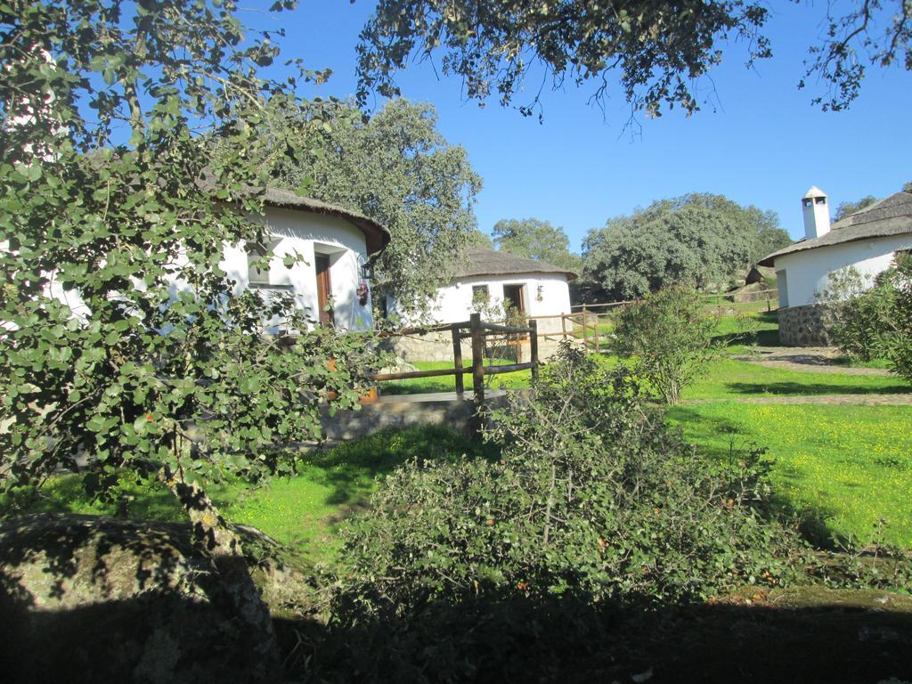 Chozos De La Dehesa Aparthotel La Roca de la Sierra Exterior foto