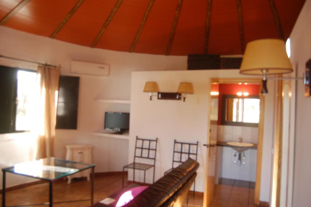 Chozos De La Dehesa Aparthotel La Roca de la Sierra Exterior foto